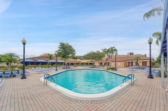 9261 Sunrise Lakes Blvd 103, Sunrise, FL 33322