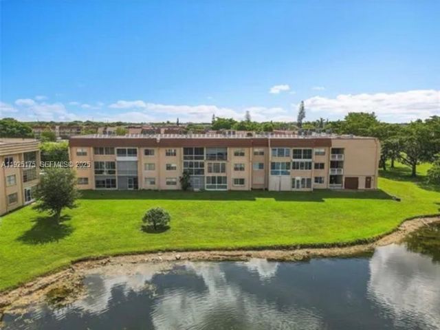 9261 Sunrise Lakes Blvd 103, Sunrise, FL 33322