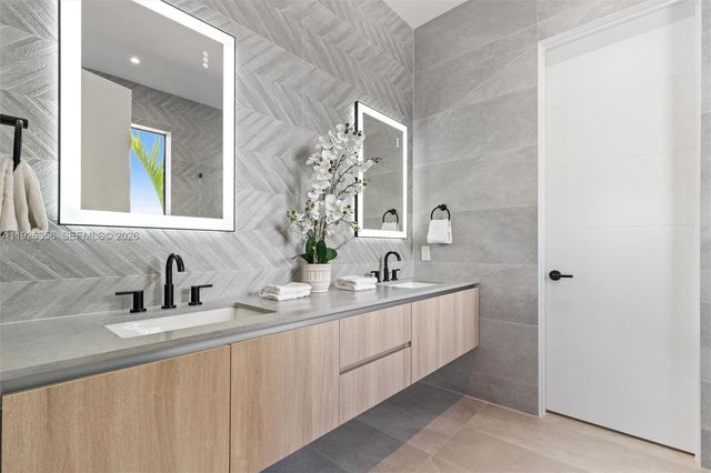 2785 SW 34th Ave, Miami, FL 33133