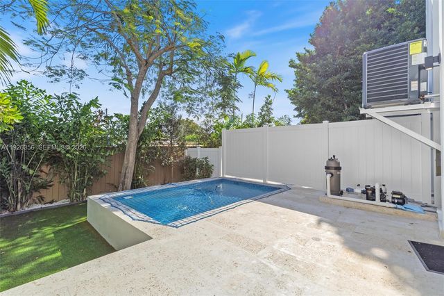 2785 SW 34th Ave, Miami, FL 33133