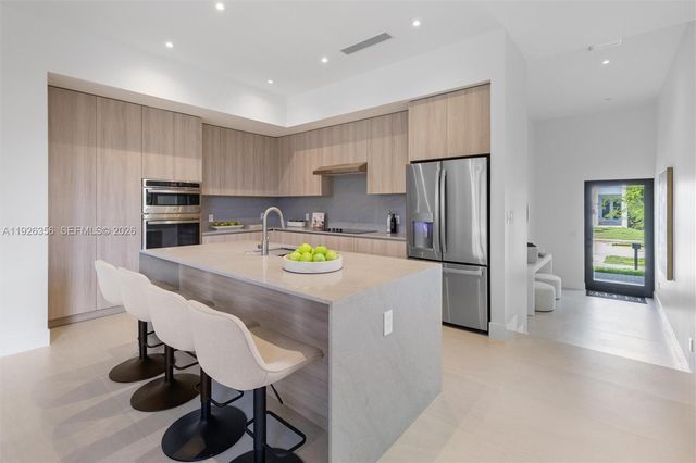 2785 SW 34th Ave, Miami, FL 33133