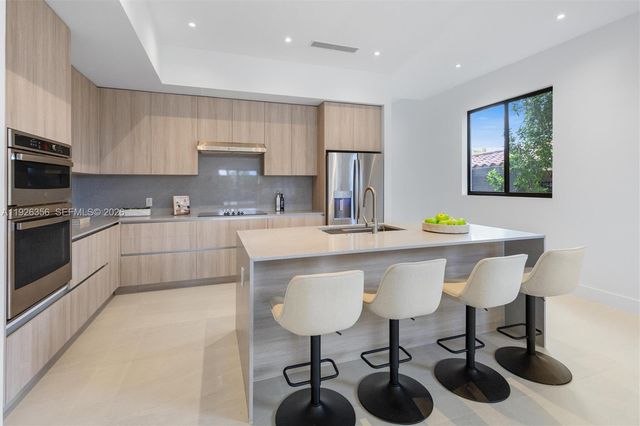 2785 SW 34th Ave, Miami, FL 33133