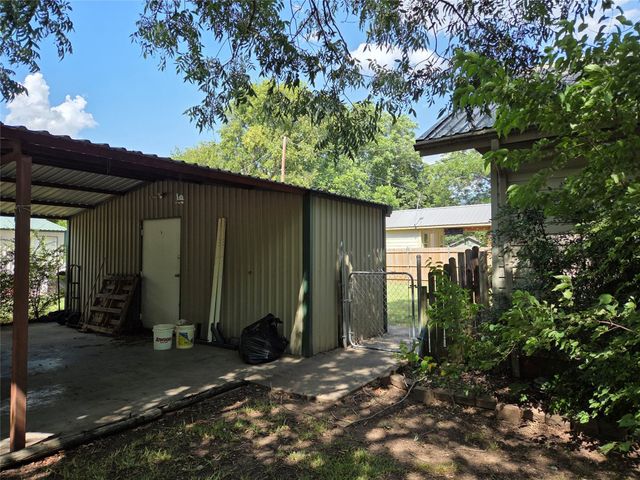 100 E Bois d'Arc, Leonard, TX 75452