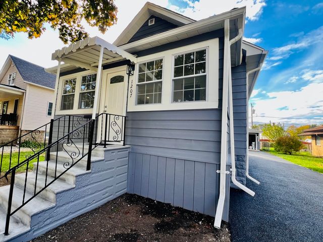 1207 Oakland Avenue, Joliet, IL 60435