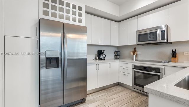 999 SW 1st Ave 2004, Miami, FL 33130