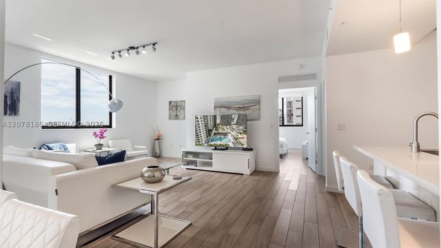 999 SW 1st Ave 2004, Miami, FL 33130
