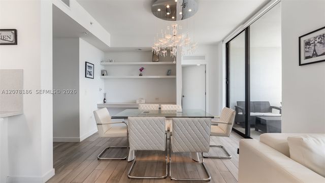 999 SW 1st Ave 2004, Miami, FL 33130