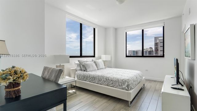 999 SW 1st Ave 2004, Miami, FL 33130