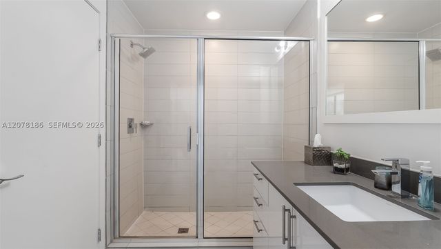 999 SW 1st Ave 2004, Miami, FL 33130