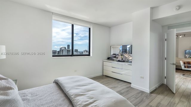 999 SW 1st Ave 2004, Miami, FL 33130