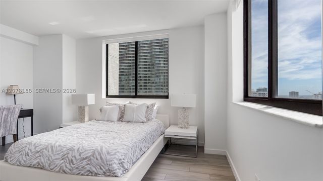 999 SW 1st Ave 2004, Miami, FL 33130
