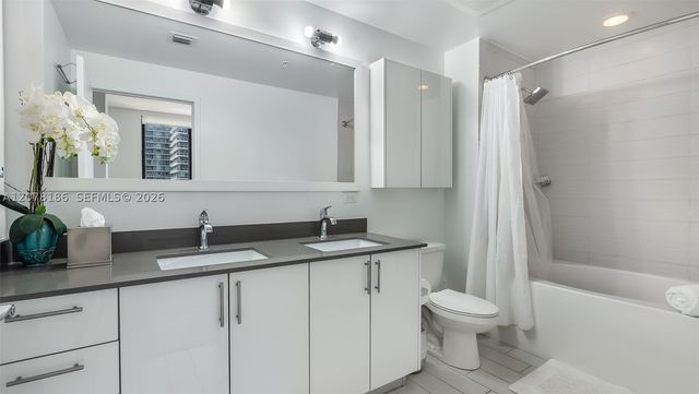 999 SW 1st Ave 2004, Miami, FL 33130