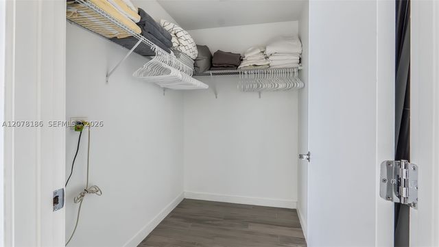 999 SW 1st Ave 2004, Miami, FL 33130