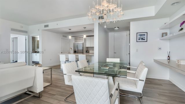 999 SW 1st Ave 2004, Miami, FL 33130
