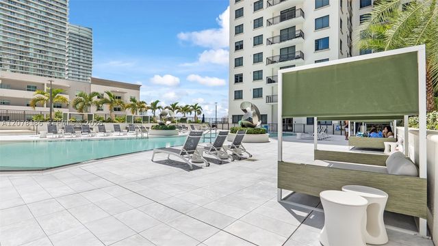 999 SW 1st Ave 2004, Miami, FL 33130