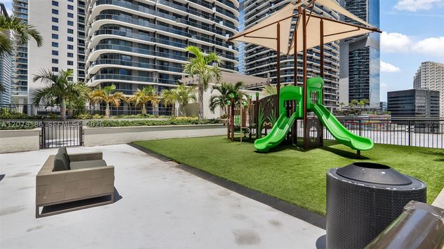 999 SW 1st Ave 2004, Miami, FL 33130