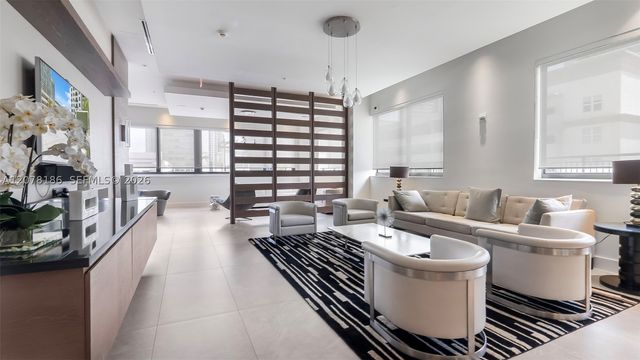 999 SW 1st Ave 2004, Miami, FL 33130