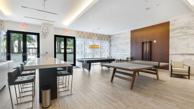999 SW 1st Ave 2004, Miami, FL 33130