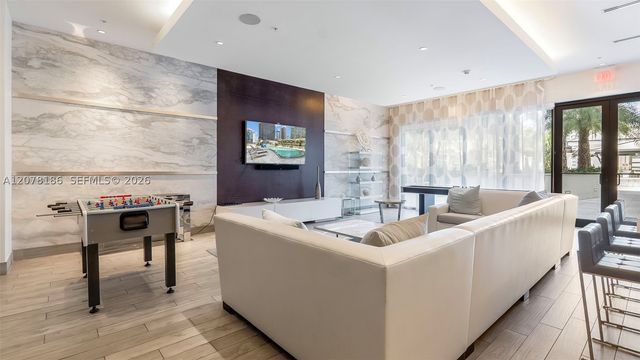 999 SW 1st Ave 2004, Miami, FL 33130