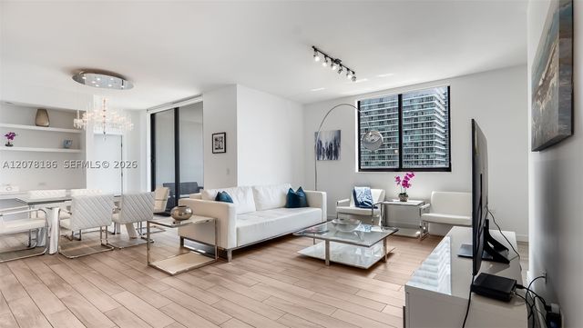 999 SW 1st Ave 2004, Miami, FL 33130