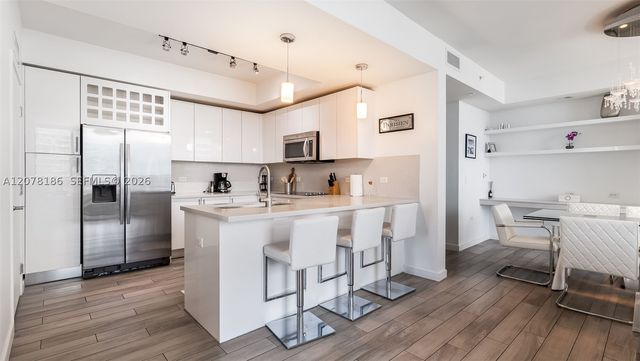 999 SW 1st Ave 2004, Miami, FL 33130