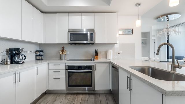 999 SW 1st Ave 2004, Miami, FL 33130