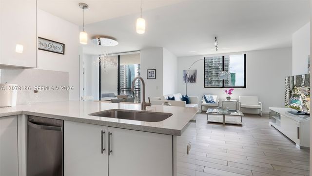 999 SW 1st Ave 2004, Miami, FL 33130