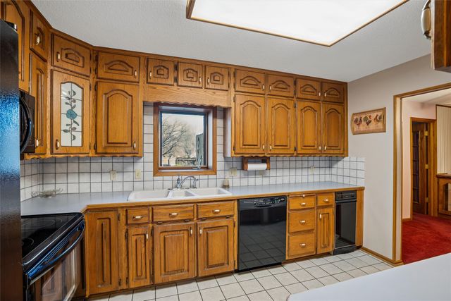 1608 E Lacona Avenue, Des Moines, IA 50320