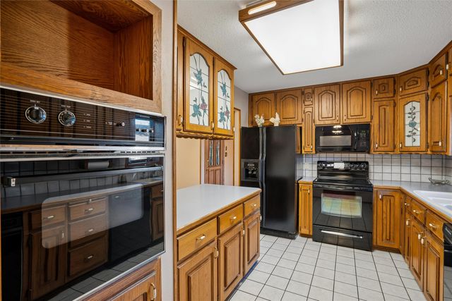 1608 E Lacona Avenue, Des Moines, IA 50320