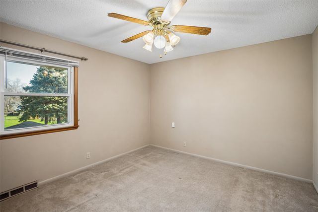 1608 E Lacona Avenue, Des Moines, IA 50320