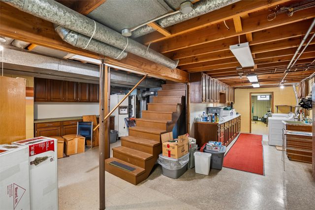 1608 E Lacona Avenue, Des Moines, IA 50320