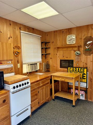 1608 E Lacona Avenue, Des Moines, IA 50320