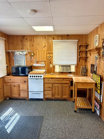 1608 E Lacona Avenue, Des Moines, IA 50320