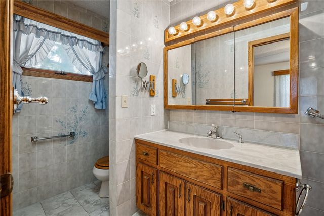 1608 E Lacona Avenue, Des Moines, IA 50320