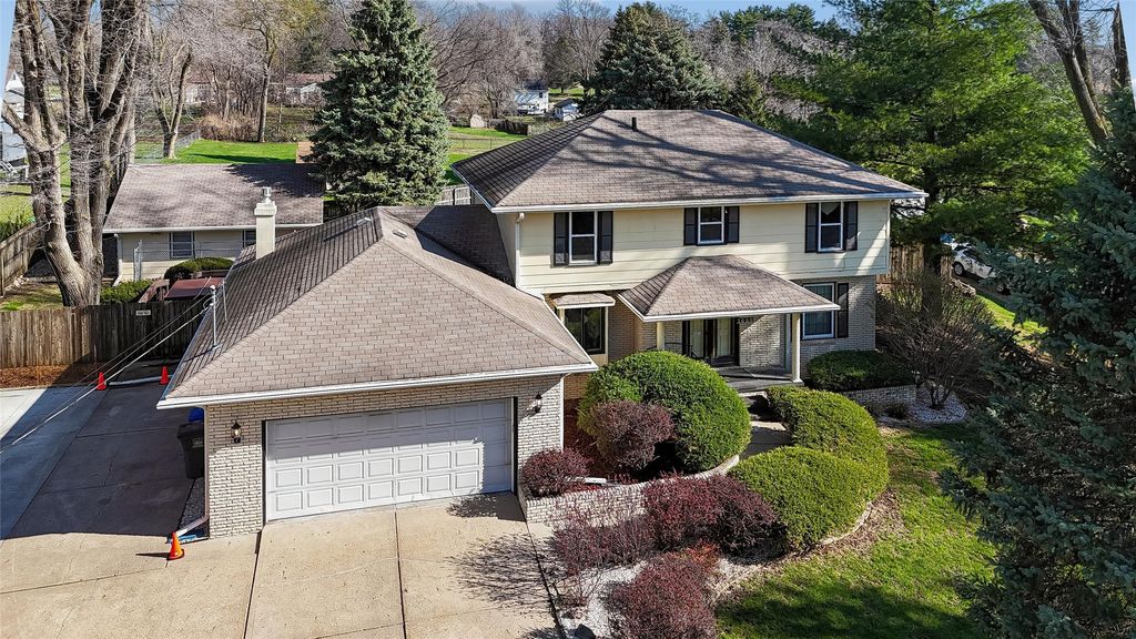 1608 E Lacona Avenue, Des Moines, IA 50320