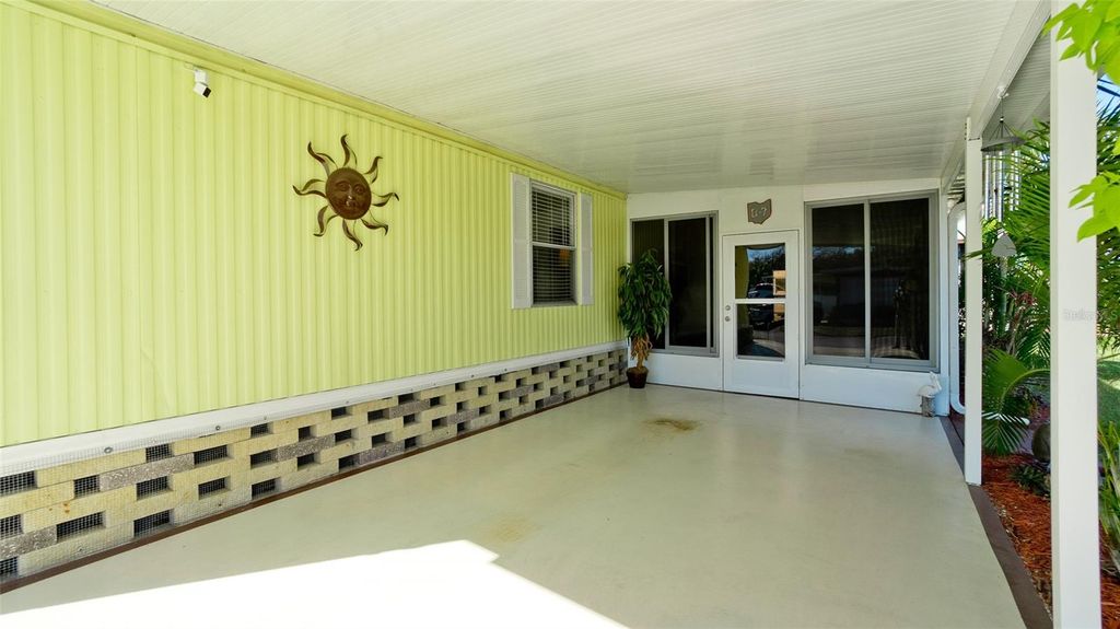 Image 18 of property listing at 5316 53RD AVENUE E D7, Bradenton, FL 34203