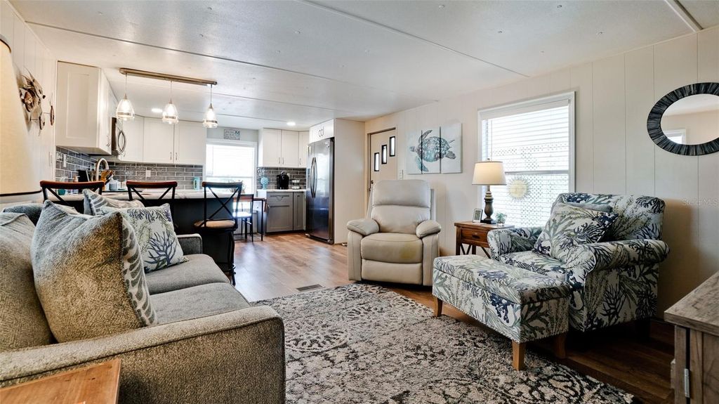 Image 3 of property listing at 5316 53RD AVENUE E D7, Bradenton, FL 34203