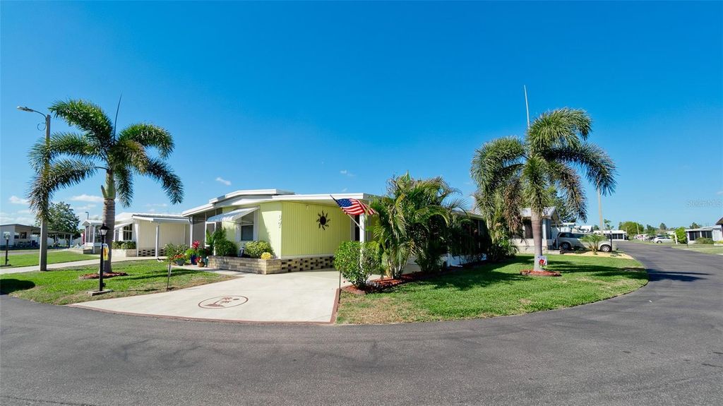 Image 28 of property listing at 5316 53RD AVENUE E D7, Bradenton, FL 34203