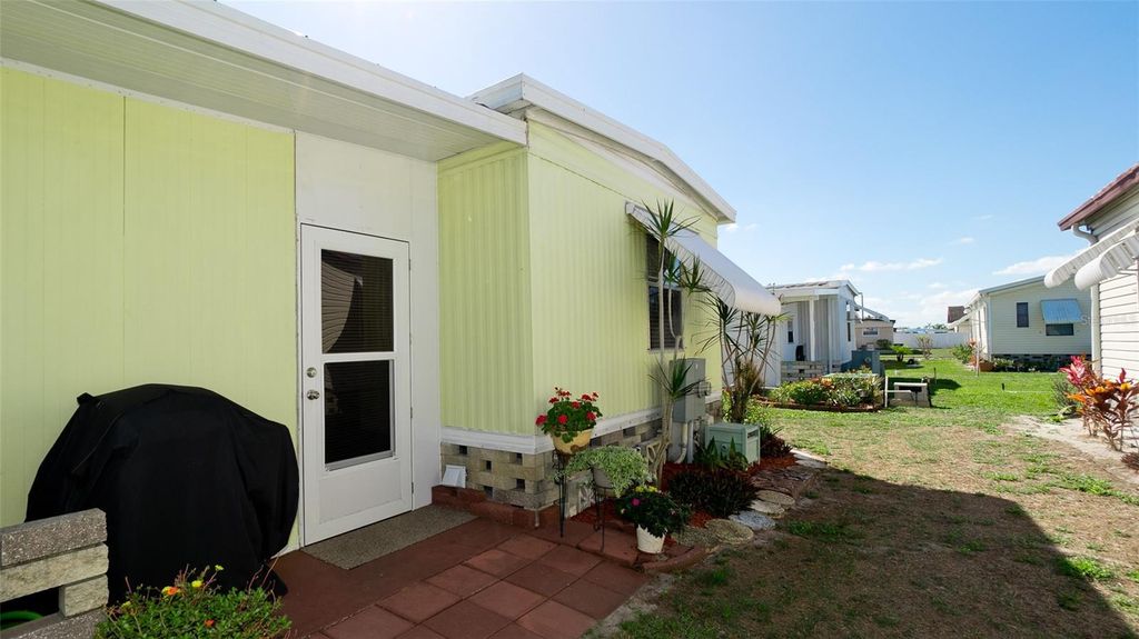 Image 31 of property listing at 5316 53RD AVENUE E D7, Bradenton, FL 34203