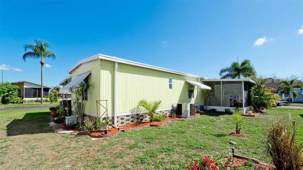 Image 32 of property listing at 5316 53RD AVENUE E D7, Bradenton, FL 34203