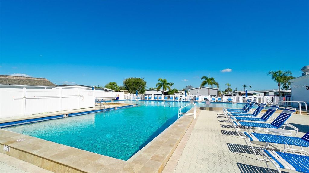 Image 34 of property listing at 5316 53RD AVENUE E D7, Bradenton, FL 34203