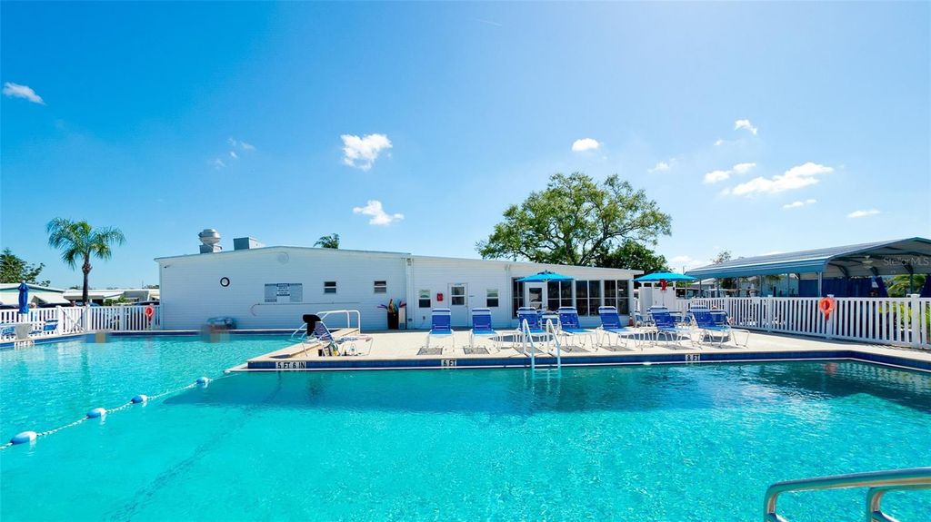 Image 35 of property listing at 5316 53RD AVENUE E D7, Bradenton, FL 34203