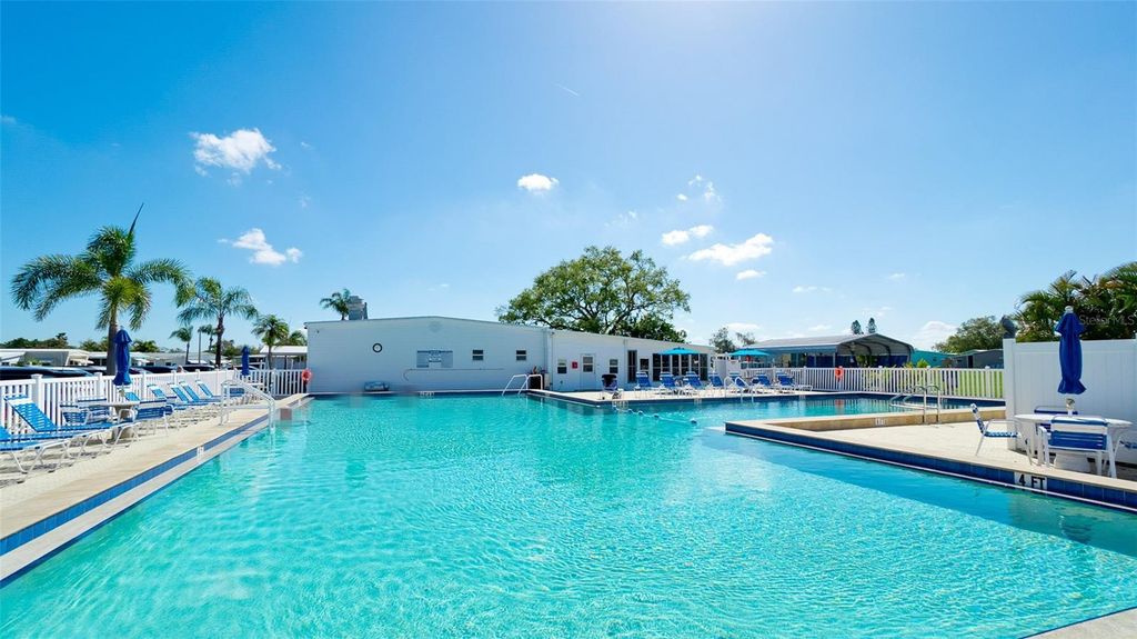 Image 36 of property listing at 5316 53RD AVENUE E D7, Bradenton, FL 34203