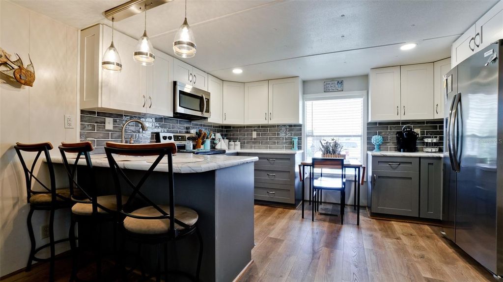 Image 5 of property listing at 5316 53RD AVENUE E D7, Bradenton, FL 34203