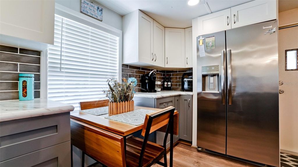 Image 9 of property listing at 5316 53RD AVENUE E D7, Bradenton, FL 34203