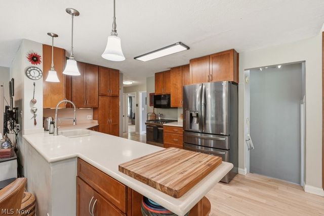 534 Miner Road, Highland Heights, OH 44143