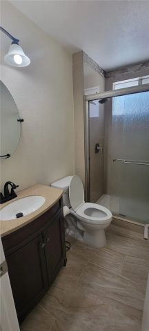 18611 Collins E 33, Tarzana, CA 91356