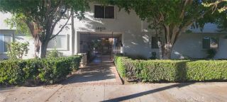 18611 Collins E 33, Tarzana, CA 91356