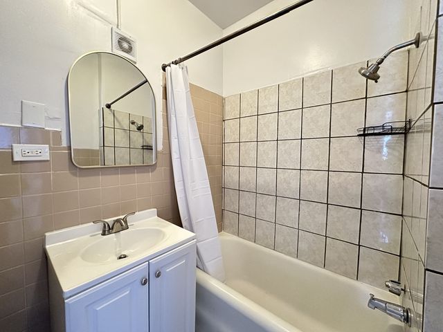 7147 S CONSTANCE Avenue 2E, Chicago, IL 60649