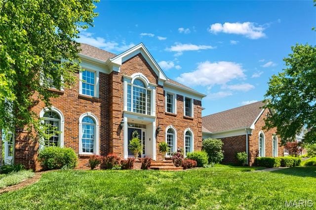 14301 Manderleigh Woods Drive, Town And Country, MO 63017